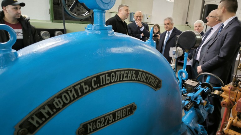 Ресорният министър посети ВЕЦ "Бояна" по случай 100-годишнината на централата в София. Тя продължава да работи с голяма част от оригиналното си оборудване.