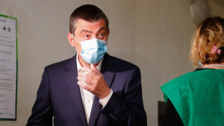 Премиерът на Грузия Георгий Гахария заяви че подава оставка Той