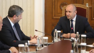 Държавният глава Румен Радев започна консултациите с представителите на Демократична