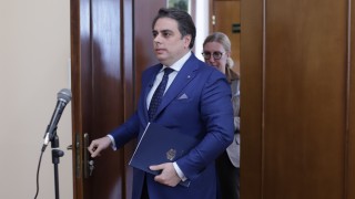Финансовият министър Асен Василев обвини държавния глава Румен Радев че