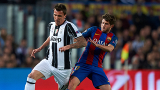 Универсалният футболист на Барселона Сержи Роберто говори пред медиите в