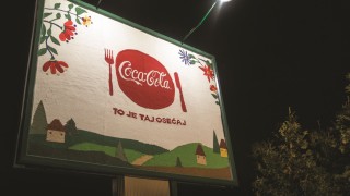 Кампанията на пръв ръчно плетен и тъкан билборд с логото