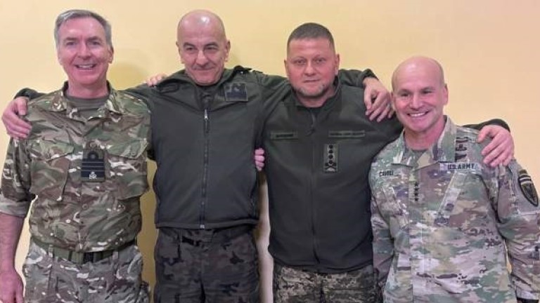 Valery Zaluzhnii が米国、英国、ポーランドの軍のトップと面会