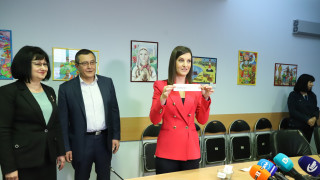 Близо 49 000 дванадесетокласници се явяват на втори задължителен държавен