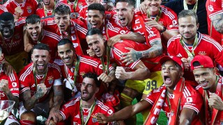 Шампионът Бенфика победи Порто с 2 0 и спечели Суперкупата на