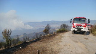 Пожарът в Хисаря изпепели 7 къщи, има евакуирани