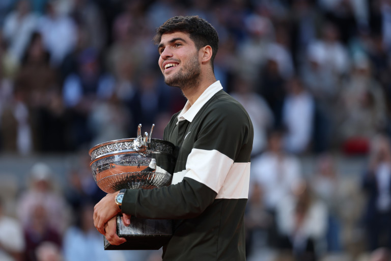 Карлос Алкарас с титлата от Roland-Garros 2025