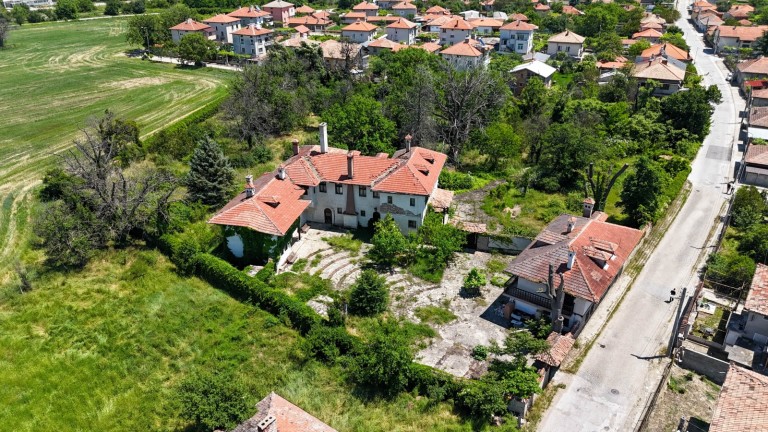Ще се превърне ли царската вила в Баня в луксозен хотел?
