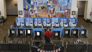 Започна гласуването на демократите в САЩ известно като Супер Вторник