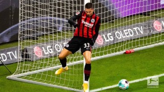 Айнтрахт Франкфурт така и не записа първата си победа от