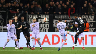 Айнтрахт Франкфурт 1 1 Барселона 78′ Тута бе изгонен