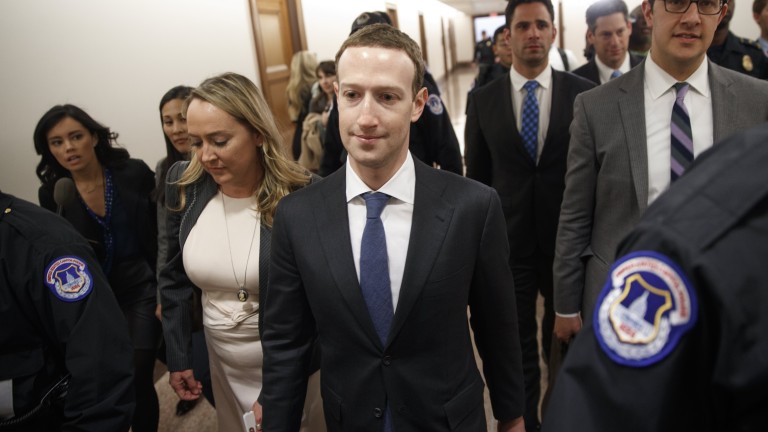 „Фейсбук” дава парична награда от $500-$40 000 при изтичане на лични данни