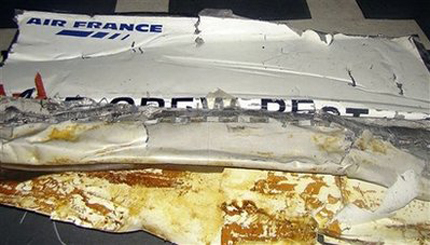 Извадиха първото тяло от самолета на Ер Франс