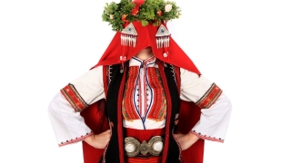 Гледаме фолклорния спектакъл „Полъх от миналото“