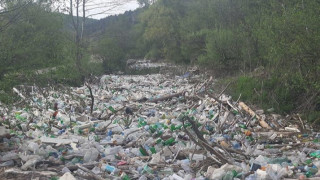 Прокуратурата се задейства заради тоновете пластмаса и мъртва риба в