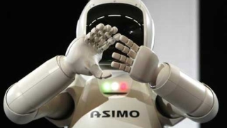 Роботи спасяват затрупани в Япония
