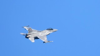 Изтребител F 16 на полските военновъздушни сили се разби по време