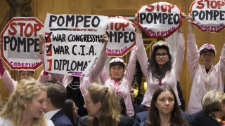 Протест прекъсна изслушването на Помпео в Сената за държавен секретар на САЩ