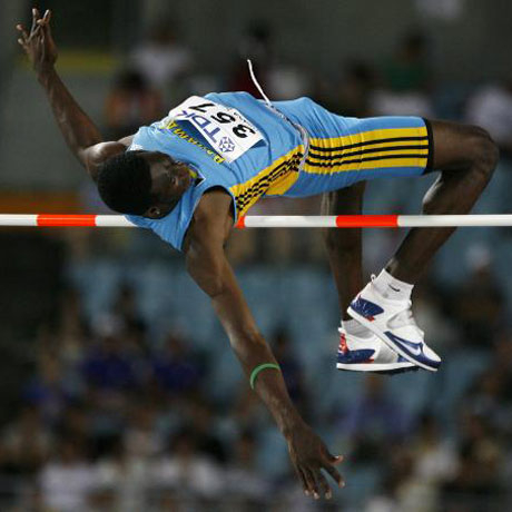 Бивш баскетболист с титла във високия скок