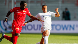 Пари Сен Жермен подготвя оферта за халфа на Байерн Тиаго