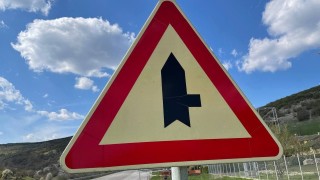 Бум на фалшиви пътни знаци край Търново