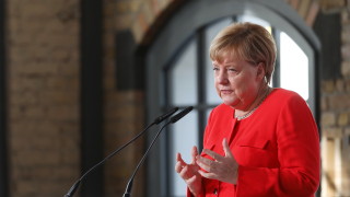 Меркел: Обединението на Германия не е приключило
