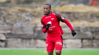 Крилото Лудсинио Маренго пристигна на проби в Берое Холандският футболист