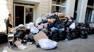 Гърция продължава да тъне в боклуци