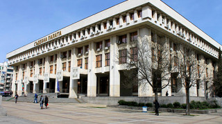 Евакуираха служителите от сградата на Съдебната палата в Бургас заради