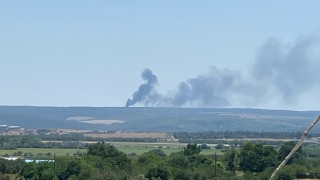 Разраства се пожарът който в района между селата Изворово Дрипчево