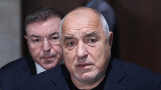 Спирам да се съобразявам и мълчаливо да приемам всякакви безумни