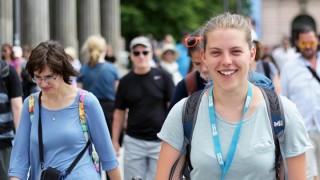 За да предоставят качествено заплатените от туристите услуги екскурзоводите с