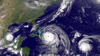 Ураганът Ирма отслабна до категория четири докато се насочва към