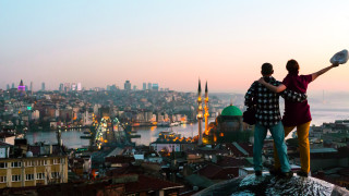От срещи до годеж: Колко струва да си във връзка в Турция?