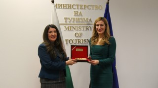 Министърът на туризма Николина Ангелкова на работна среща с посланика
