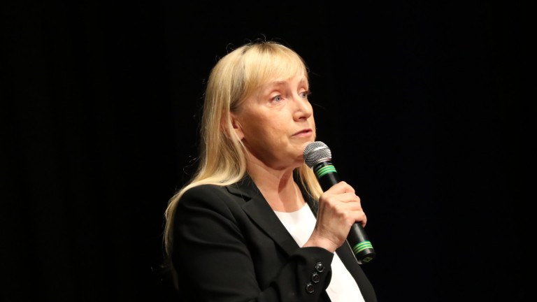 Елена Йончева обеща да сезира европейските институции за подслушването