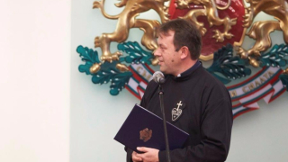 Отец Паоло Кортези получава голямата награда Човек на годината 2017 в