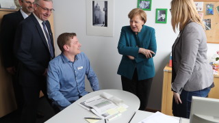 Канцлерът на Германия Ангела Меркел обеща да работи до последната