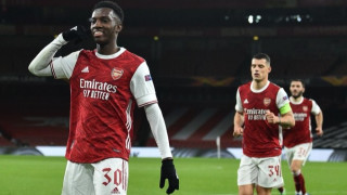 Арсенал пречупи Дъндолк за две минути и остава на върха в Група "В"