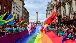 Хиляди участваха в гей парада в Лондон 