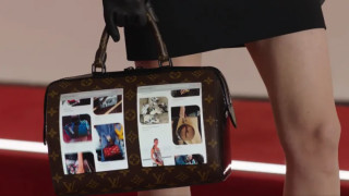 Louis Vuitton показа дамски чанти с гъвкави екрани