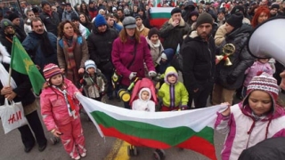 Отново хилядни протести за тока, в Русе чупиха електромери