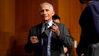 Белият дом защити Фаучи, че не вярва COVID да е пуснат от китайска лаборатория