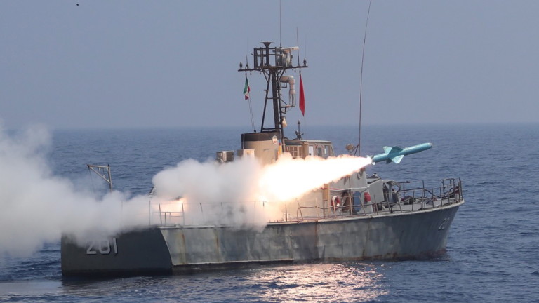 Иран изстреля крилати ракети като част от военноморски учения в
