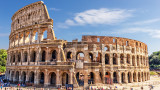  Властите в Италия търсят екскурзиант, издълбал името си на Колизеума 