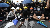 Десетки хиляди излязоха с маски на протест в Хонконг напук на забраната