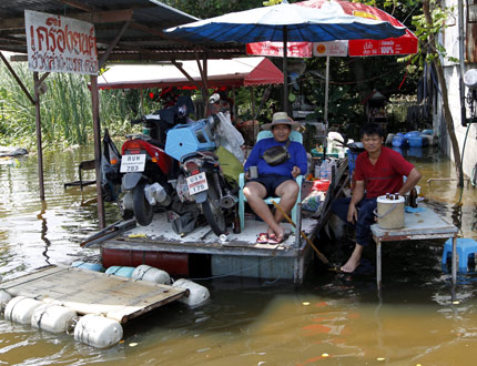 Наводненията в Тайланд стигнаха и до столицата