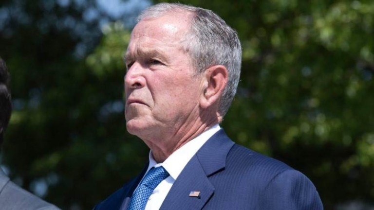 Бившият президент Джордж Буш - младши е разговарял и поздравил
