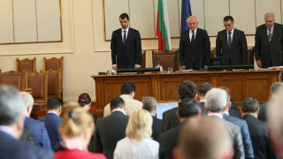 Депутатите почетоха с едноминутно мълчание жертвите от Ница