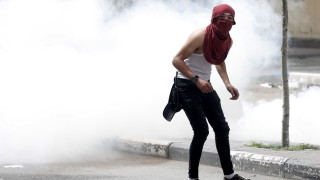 Израелските сили убиха палестинец който беше сред група от жители